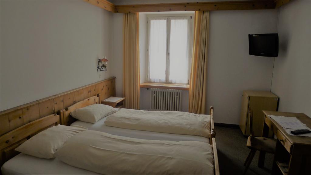 Poschiavo Suisse Hotel & Traditional Fondue Stube Ruang foto