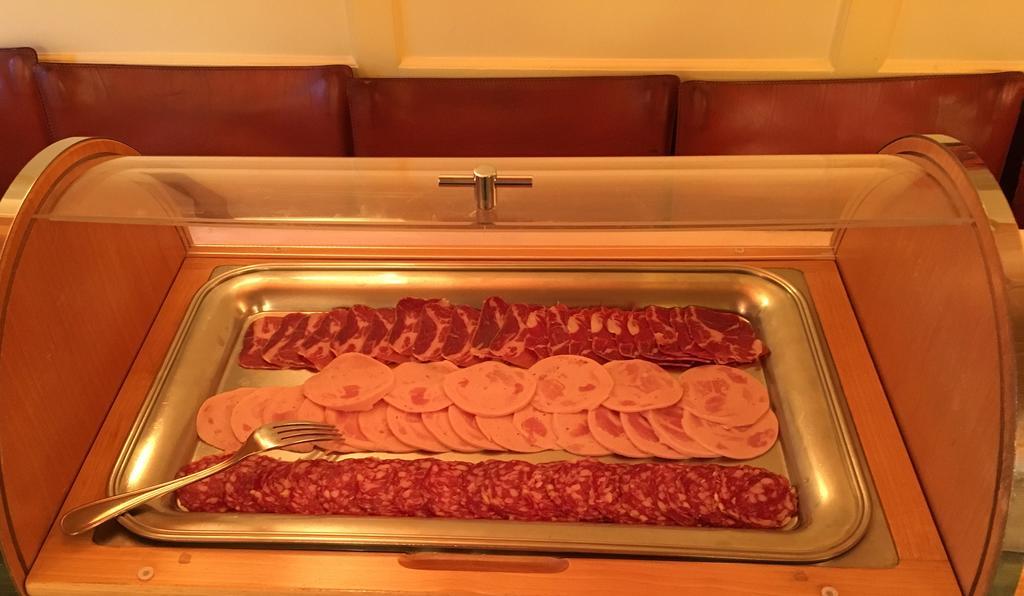 Poschiavo Suisse Hotel & Traditional Fondue Stube Bagian luar foto