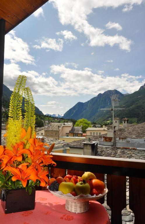 Poschiavo Suisse Hotel & Traditional Fondue Stube Ruang foto